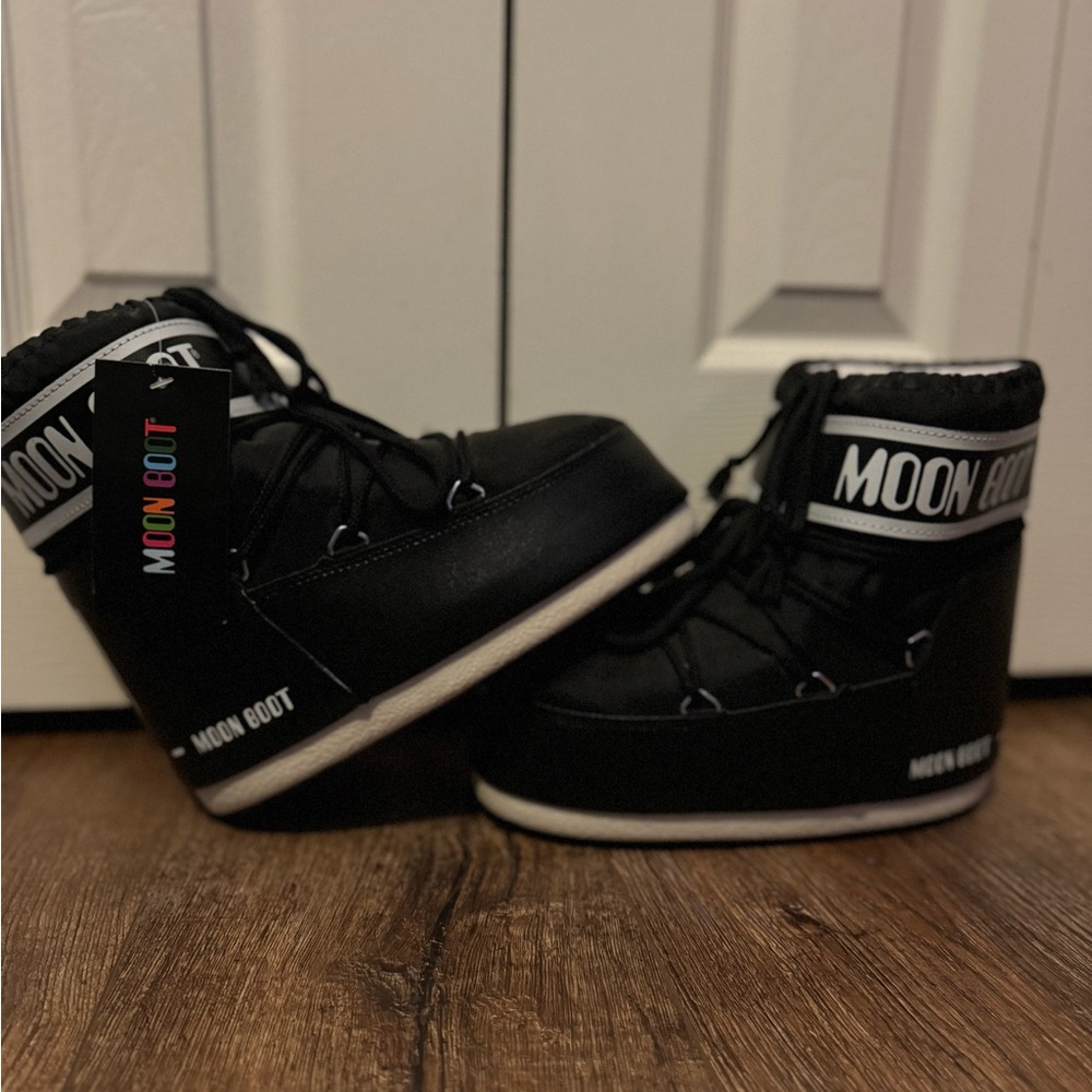Moon Boots